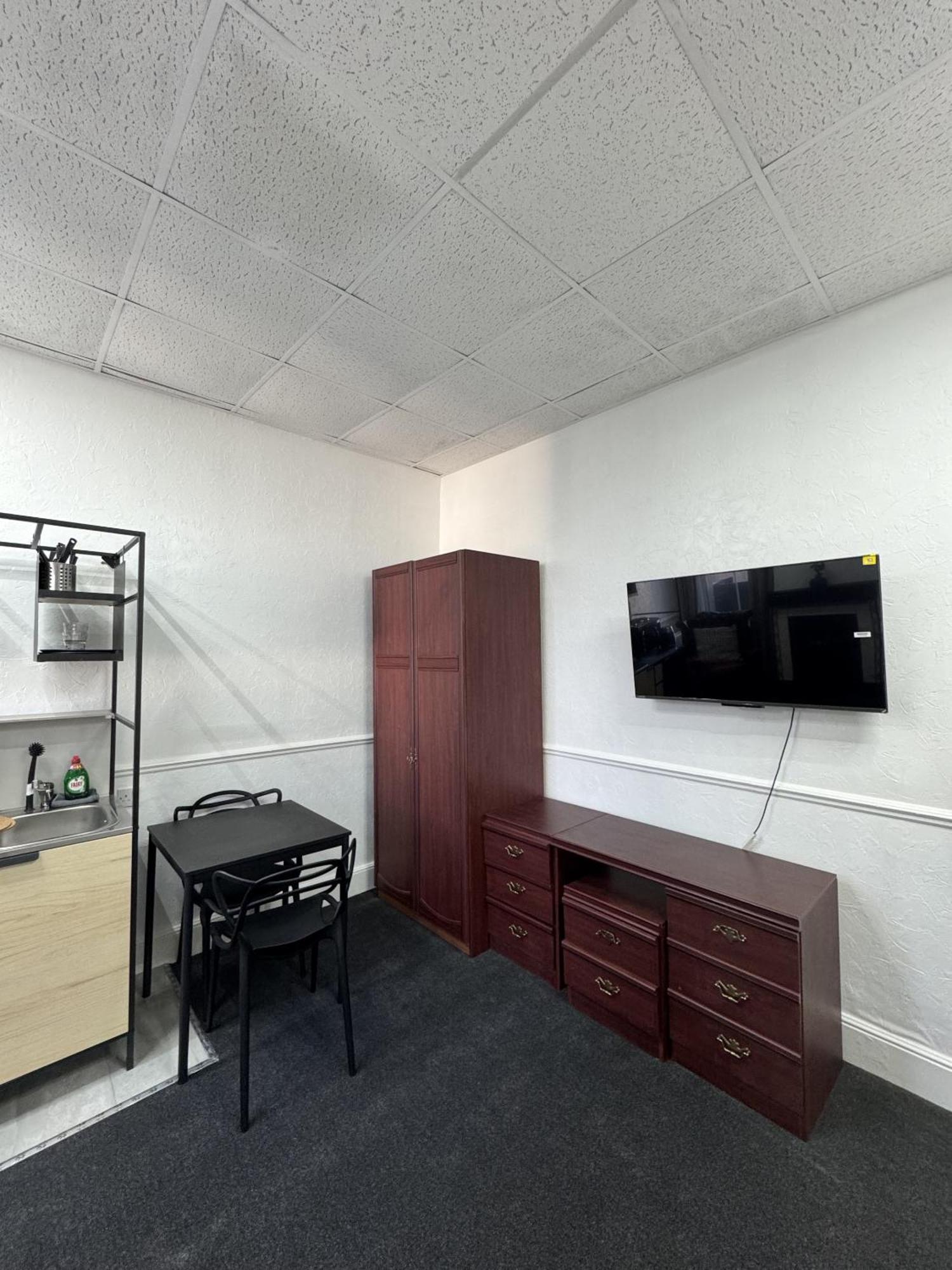 The Wickham Arms Hotel Cleckheaton Room photo
