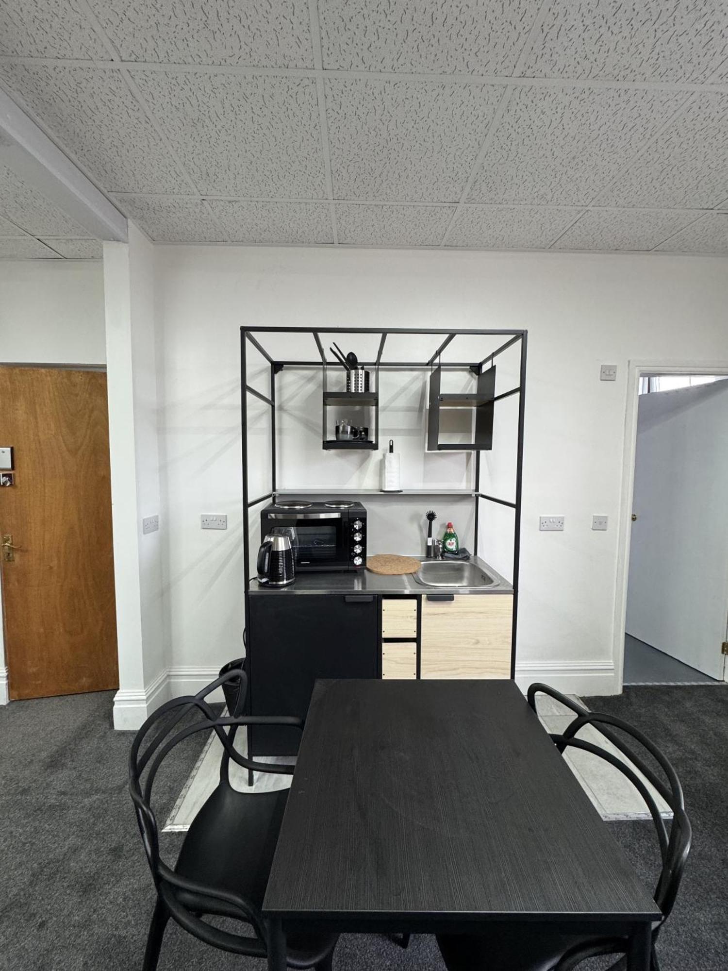 The Wickham Arms Hotel Cleckheaton Room photo