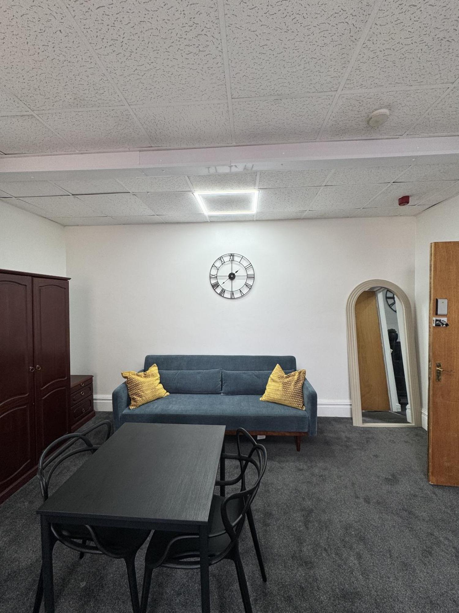 The Wickham Arms Hotel Cleckheaton Room photo