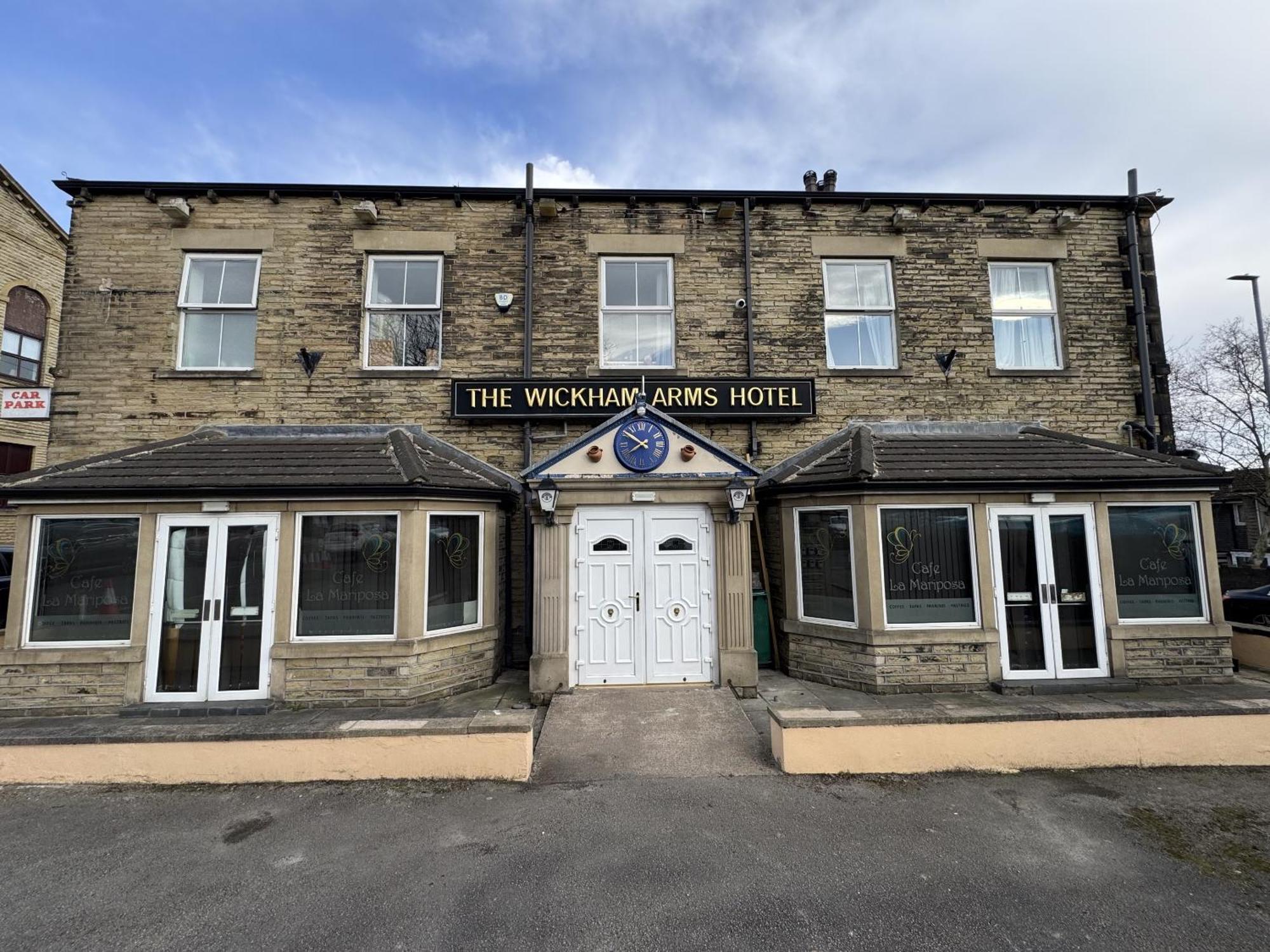 The Wickham Arms Hotel Cleckheaton Exterior photo