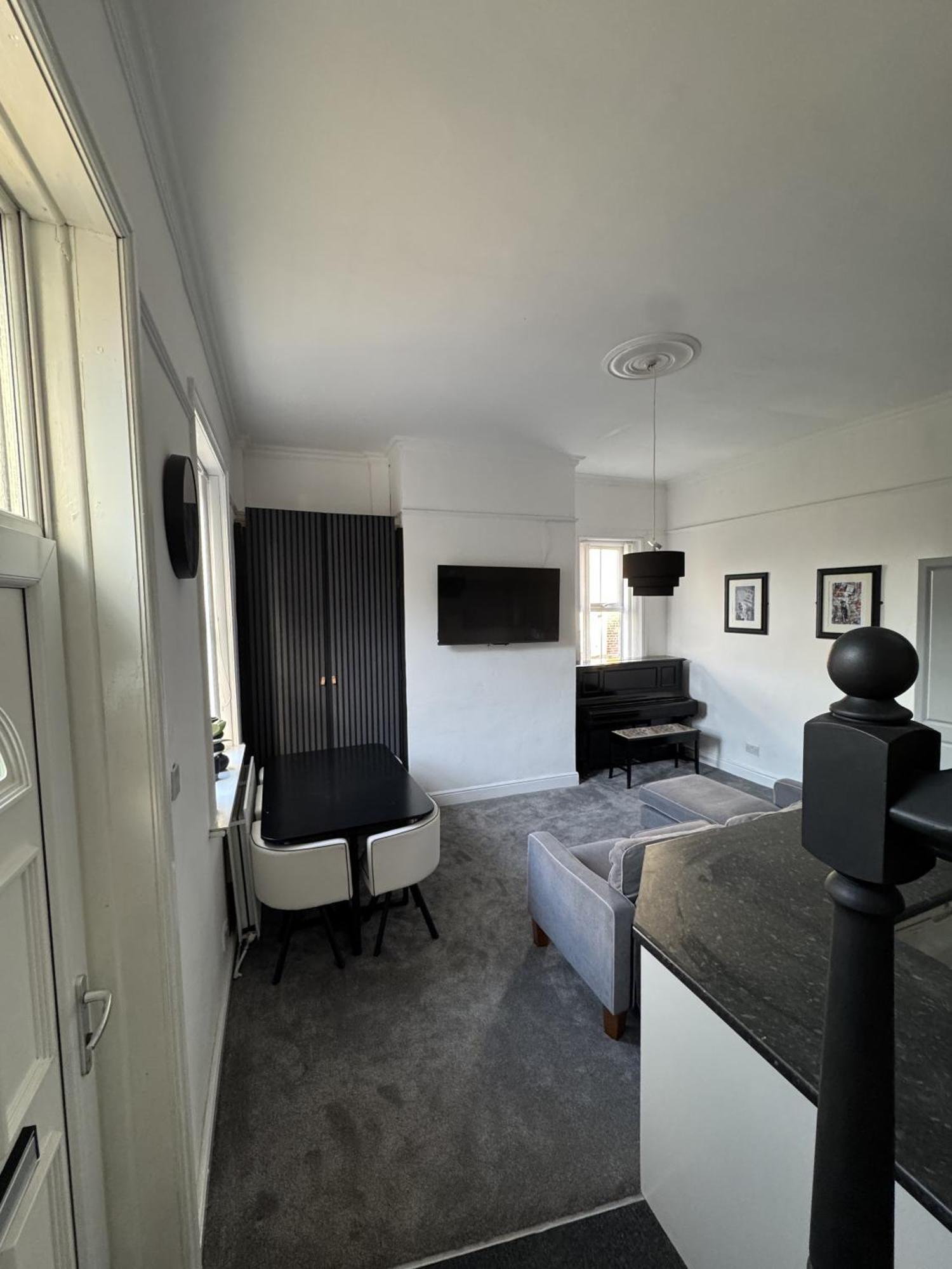 The Wickham Arms Hotel Cleckheaton Room photo